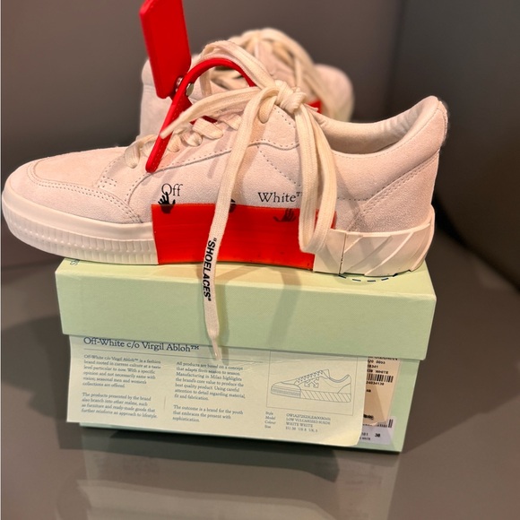 Off-White
Off-White Low Vulcanized Lace-Up Sneakers - Picture 3 of 5